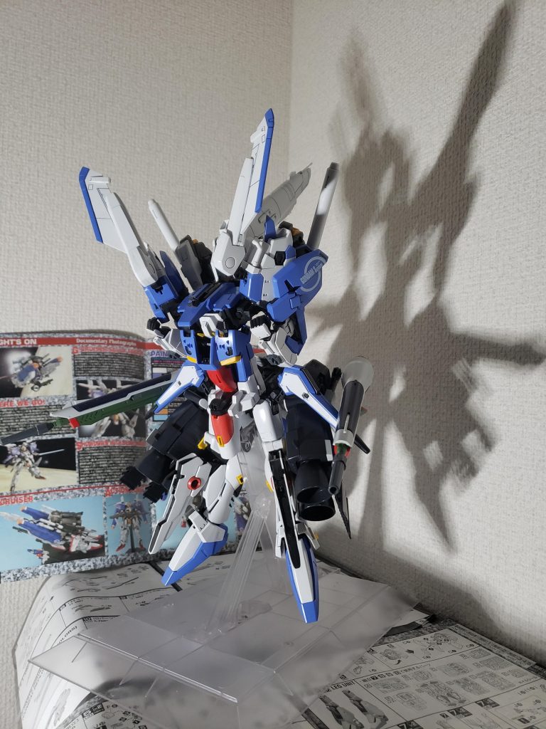 巡航形態→MS形態へちょっとバーニアを前に吹かして減速みたいな感じです〜