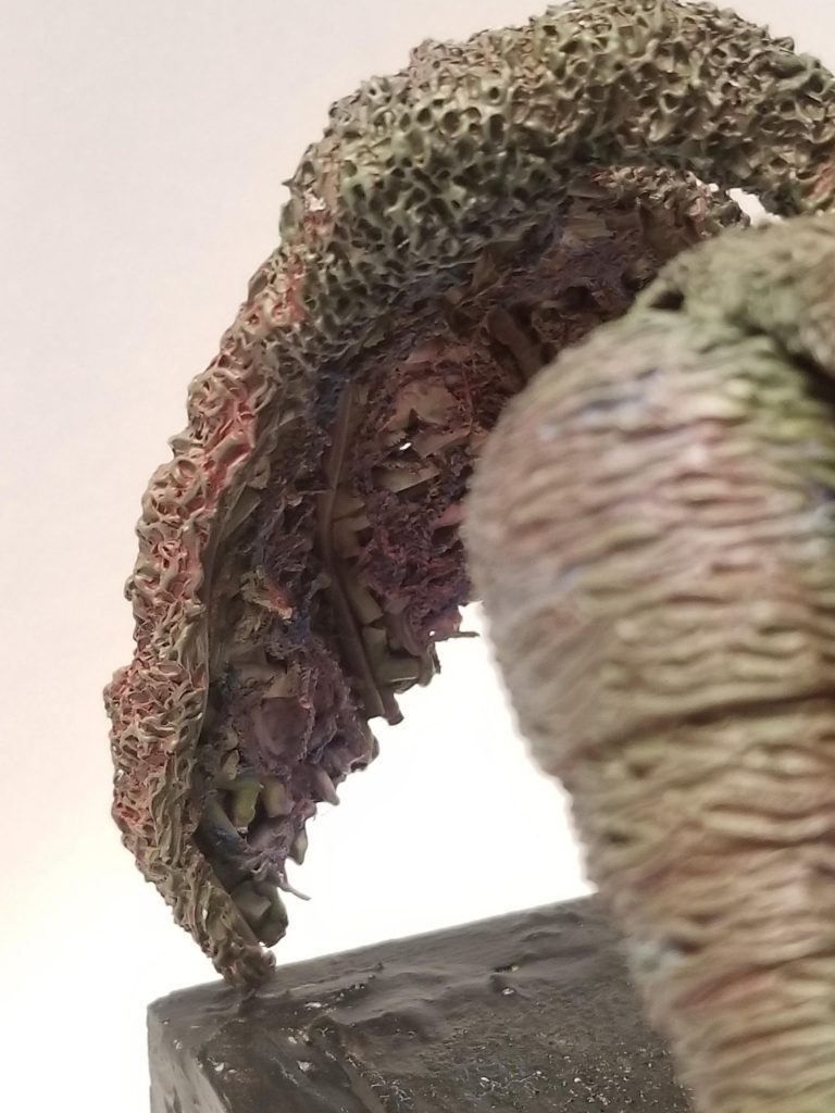 羽裏羽はランナー溶接で作成してるのですが、羽根裏はランナー使ってる感を残そうと思い慣らしは行わずランナーの切れ端感マシマシです。決して手抜きではないヨ。