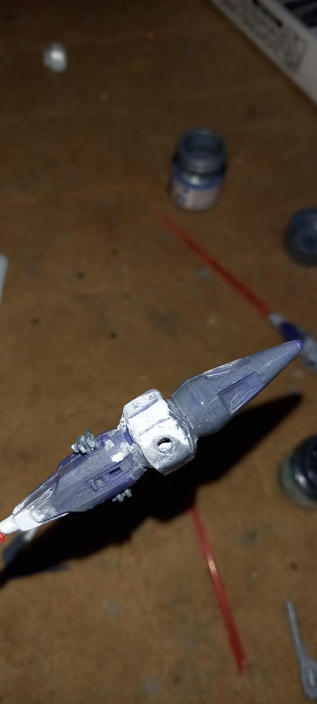 シグマシスファンネルは機体バランスが崩れるのでばらして細身にし、シザースは削って鋭利に