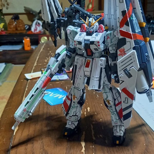 νガンダム　ドライツバーグビット装備