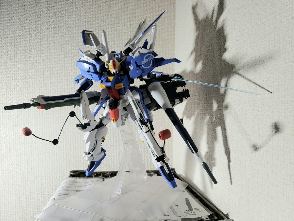 主砲とビームサーベル、リフレクターインコムです