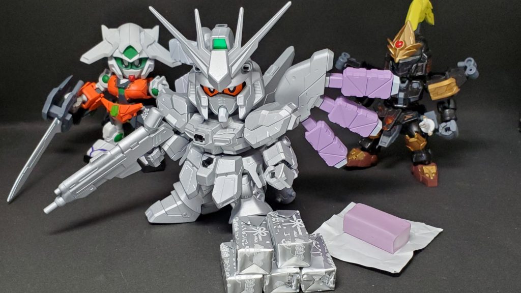 HWS無し状態本体はハイチュウの個別包装紙の銀色をイメージした配色にしました。