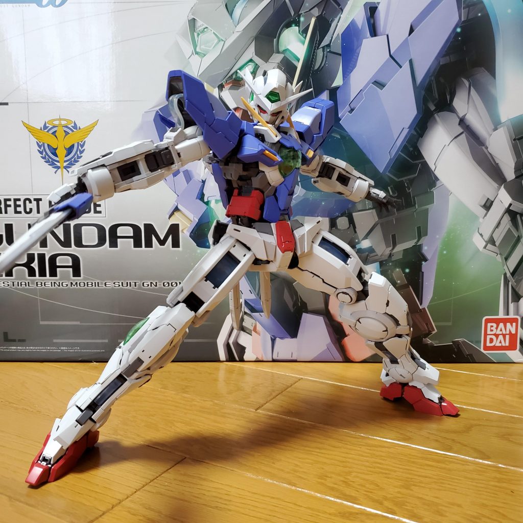 ガンプラの中でも最高峰グレードのPGはやっぱりすごいです...!迫力もさることながらモールド、色分け、プロポーションすべて完璧と言った感じです!↑こんな感じでポージングもしっかり決まる!