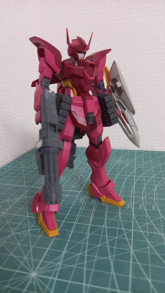 ここからは改造点について…インパルスガンダムランシエをベースに頭部の形状を変更しました。シールドもランシエの物を形状変更しています。ガトリングは、数年前のガンプラキャンペーンの物を使用しました。