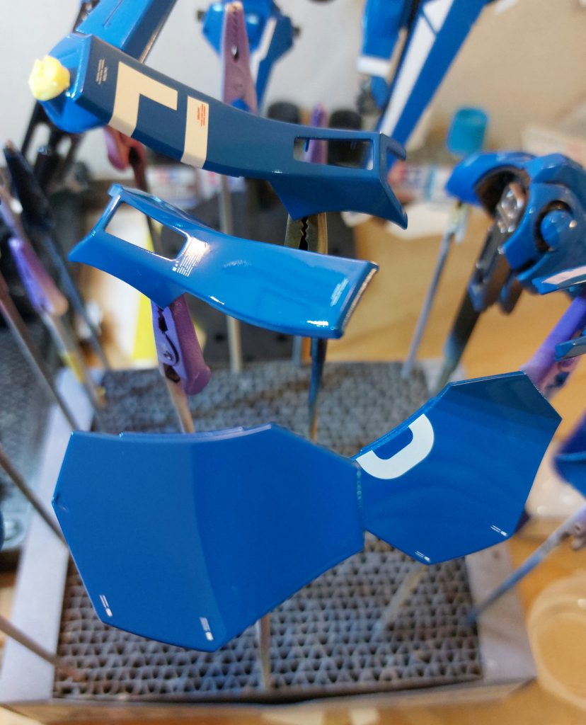 面が広いのでカーモデル意識してツヤッツヤのテッカテカに～