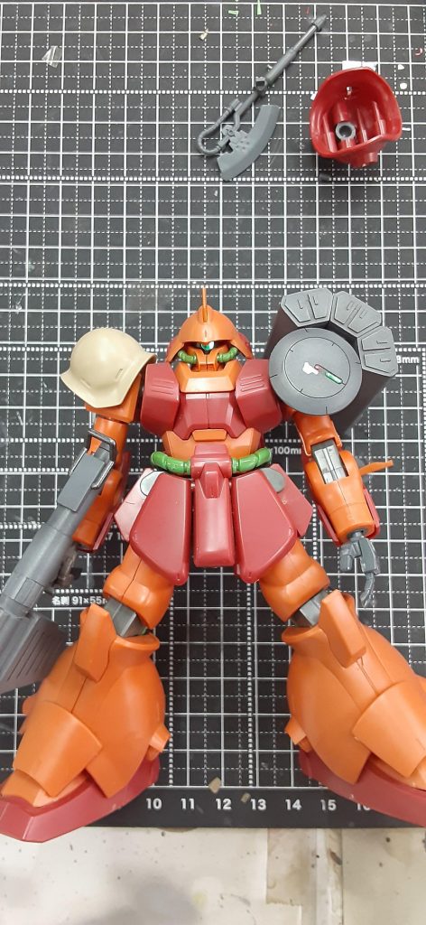 長い妄想が終わりました。ここから制作記です。一昨年くらいに前にジャンク素組でストックしていました。手の指パーツや角の先が欠損していましたが、今回オラ設定教導部隊3番機として配備されることになりました。