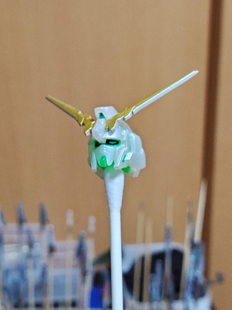 ツノは表だけゴールドを塗っています