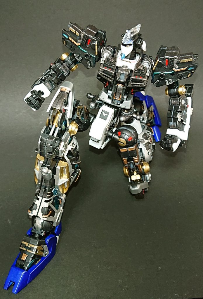 僕のバイブル、林哲平氏の『ガンプラ凄技テクニック』をもとにフレーム塗装しました。