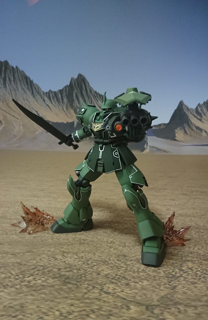 HGUC 1/144 グフカスタムのヒートサーベルと三連ガトリング、シールド。