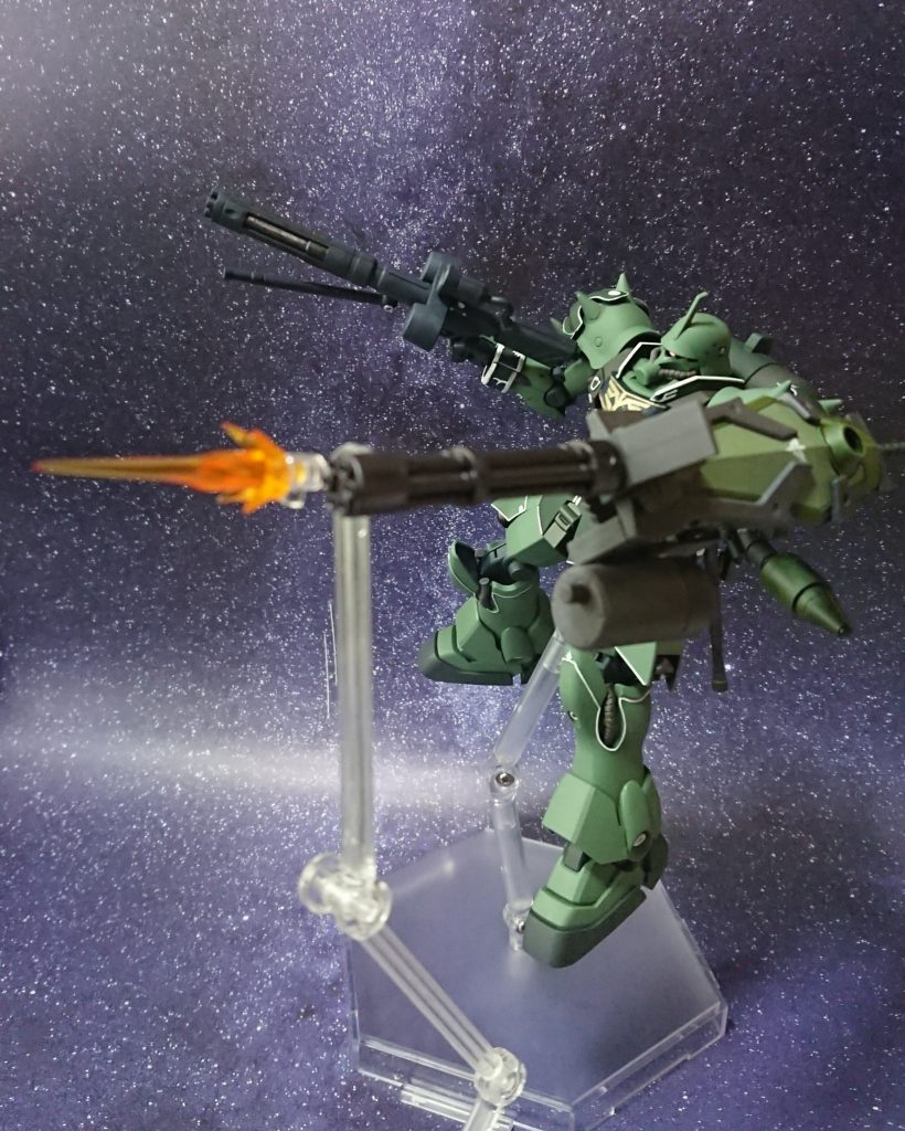 グフカスタムのガトリングシールドに、HGUC 1/144 ヤクト・ドーガのメガ・ガトリングガン。