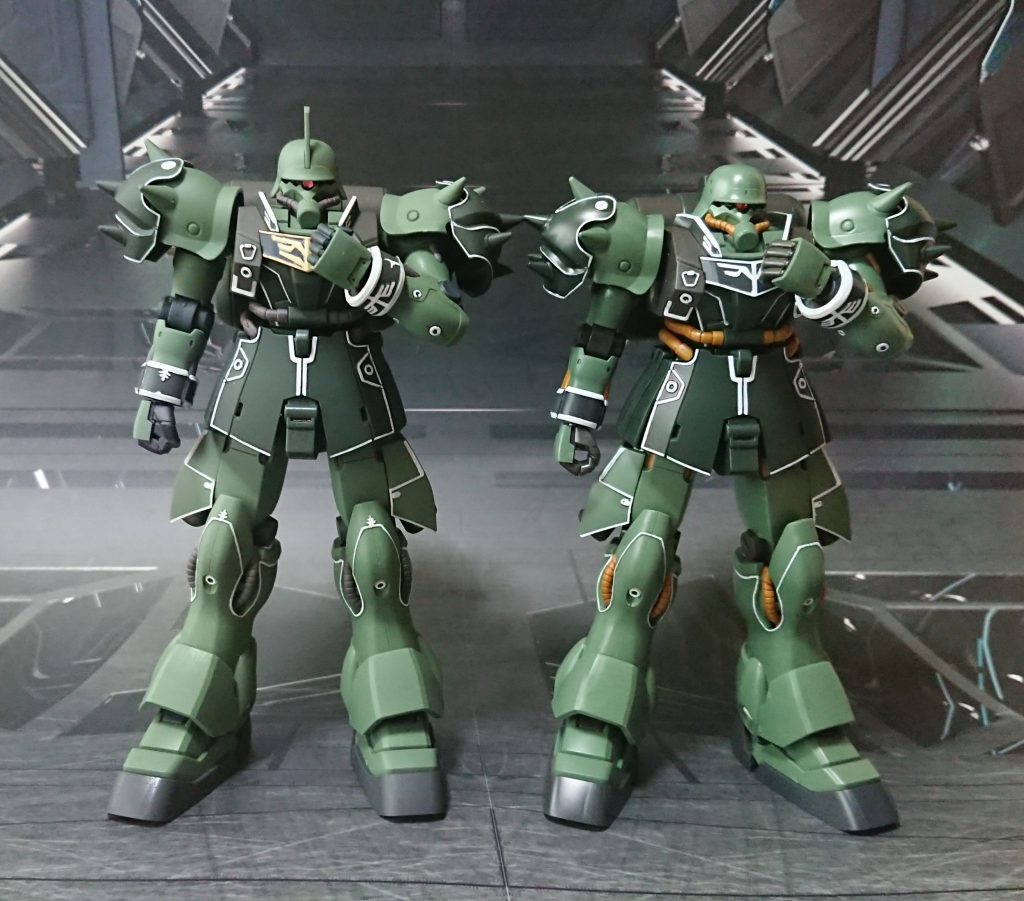 ノーマルな親衛隊仕様との比較。握り手はHGUC 1/144 シナンジュから用意。パイプの色をグレーに塗っています。