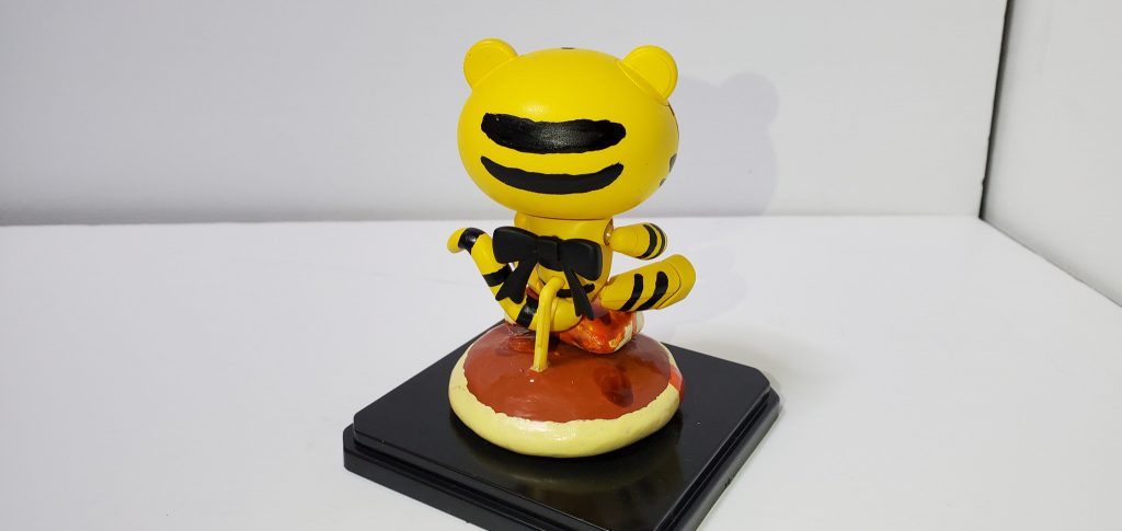 トラッガイはパンケーキの上に乗せています。トラといえばバターてすよね