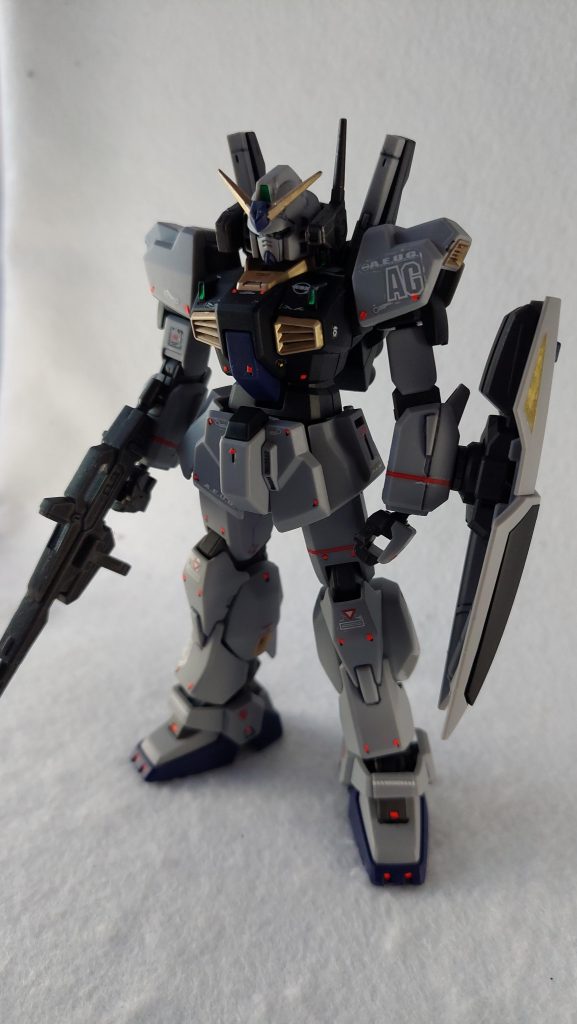 「HG 1/144 ガンダムベース限定 ガンダムMk-II(21st CENTURY REAL TYPE Ver.)」を製作しました。リバイブ版のランナー組み合わせを考慮してカラーリングを変更しているというのがすごいですね。武装なども塗装の手間がほとんどないので基本成型色でOK。スピーディーに組み上げることができました。
