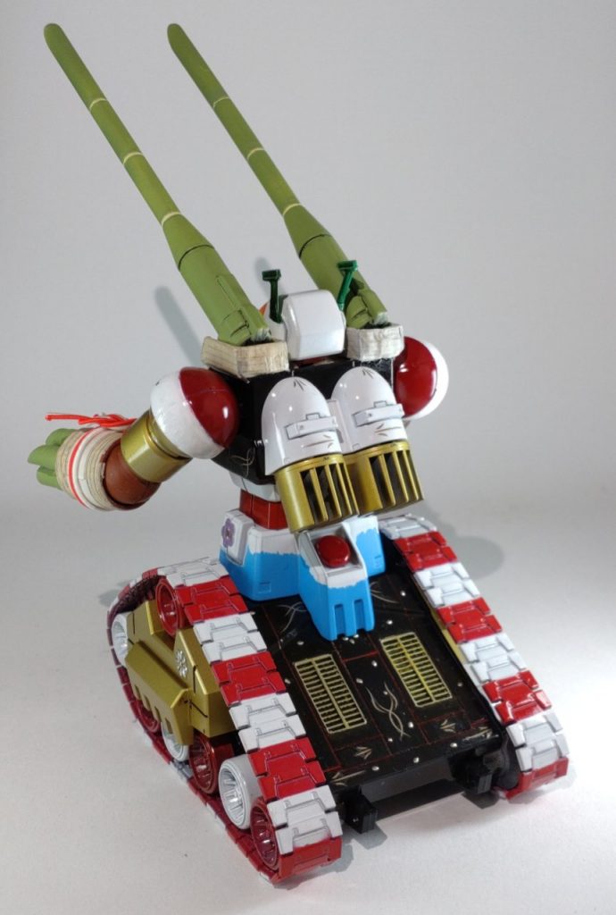 バックショット全体的に豪華に見えるように光沢仕上げにしてますが富士山と竹部分はつや消し仕上げにしております。