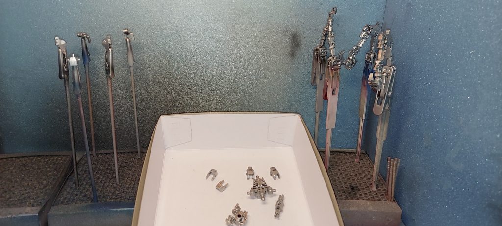 内部フレームのみシルバーで塗装しました。