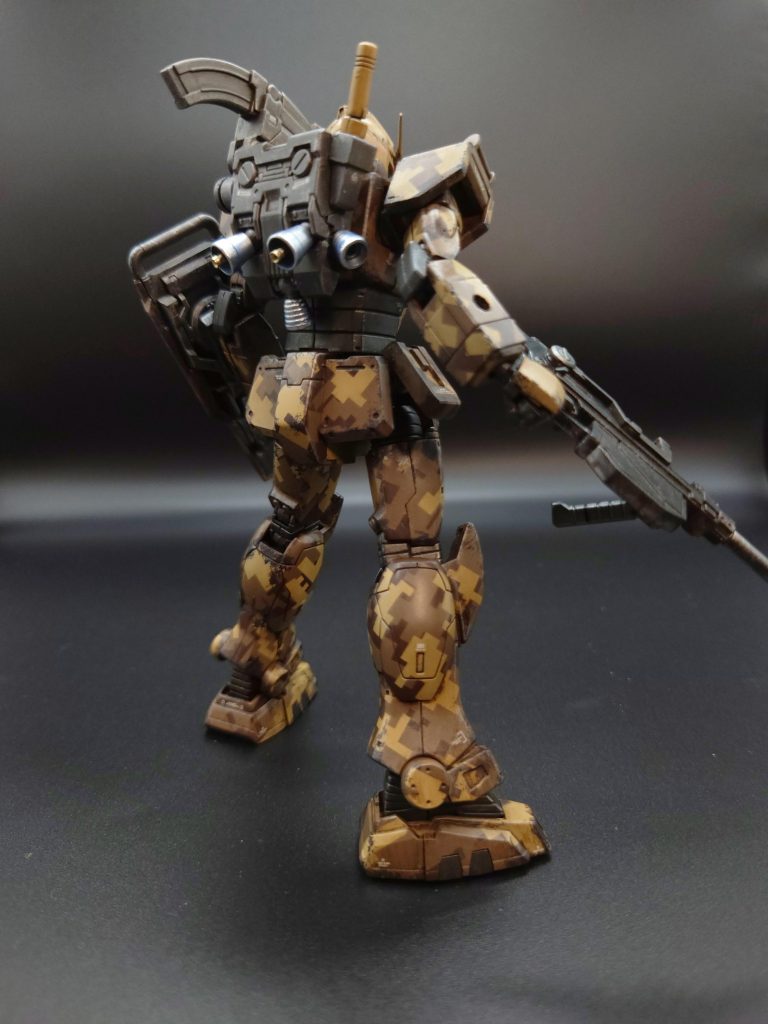 肩などのデカールがEFFではなくてEFSFなのは、手元にデカールがなかったための確信犯です。MG陸ガン箱絵もEFSFですし、まぁいいかと(●´ω｀●)