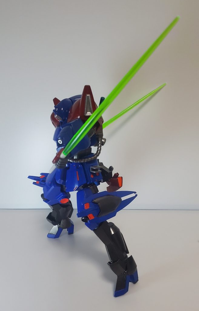 ビームサーベル腰部横に各1本、計2本装備されたビームサーベル。