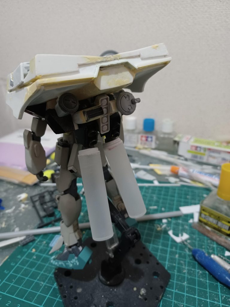 携帯スプレーのボトルはポリプロピレンなので思ったより加工が大変でした