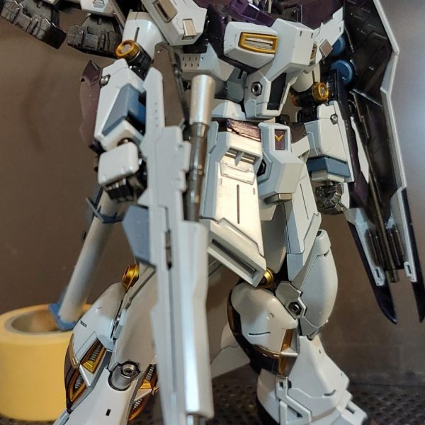 RG1/144Hi-νガンダムクレオスのクリスタルカラーをメインに塗装していきます（3枚目）