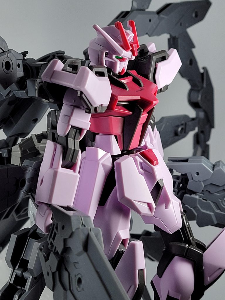 最後はゴツいストライカーパックと武器ってカッコイイよねって写真です3mm軸で繋がってるだけなので、最近のHGなら大抵着けられるのはここだけの話最後までご覧いただきありがとうございました!