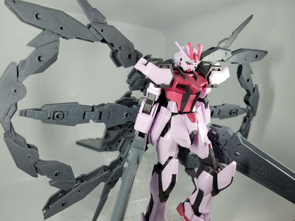 そしてお次がインフィニティモードです!サブアームを∞の形に繋げることによって半永久的な発電を可能とする事により、機体性能を圧倒的に上昇させる形態ですちなみに、このストライカーパック兼サポートメカの名前はインフィニティ(無限大)とエターナル(永久)がなんとなく似てるなぁって感じで安直に決めました