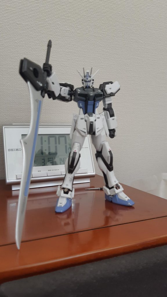 ガンダムは部分塗装でディアクティブモード風にしました。グランドスラムはプラ板積層で作りました。完成後にグランドスラムのデザイン間違いに気付いたのですが、そのままにしています。