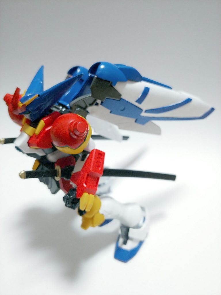 翔べ! 大空を舞う鳳(おおとり)の如く! 蒼翼飛翔天舞(そうよくひしょうてんぶ)!その蒼き翼にて舞う姿はまさに鳳! 音速を超える速さで敵を薙ぎ倒す!