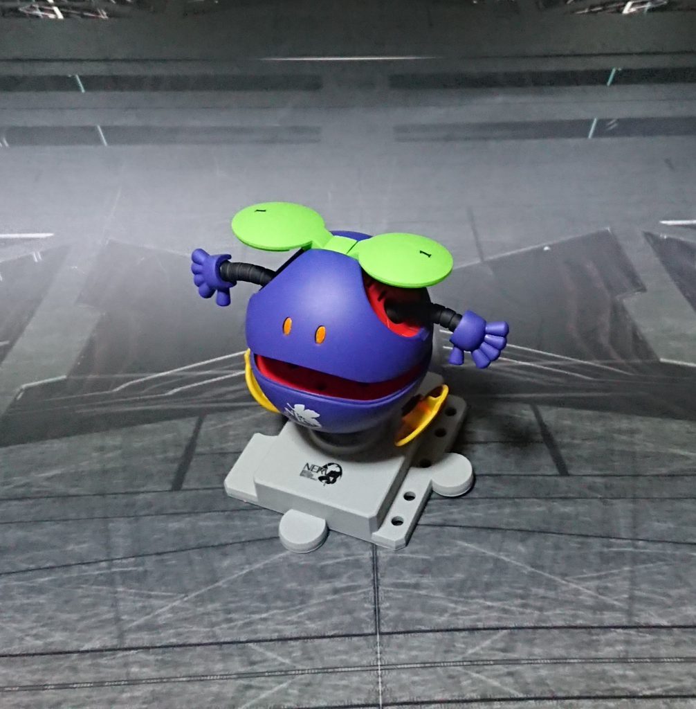 斜め上から。マーキングは、RGエヴァ用デカールを使用。