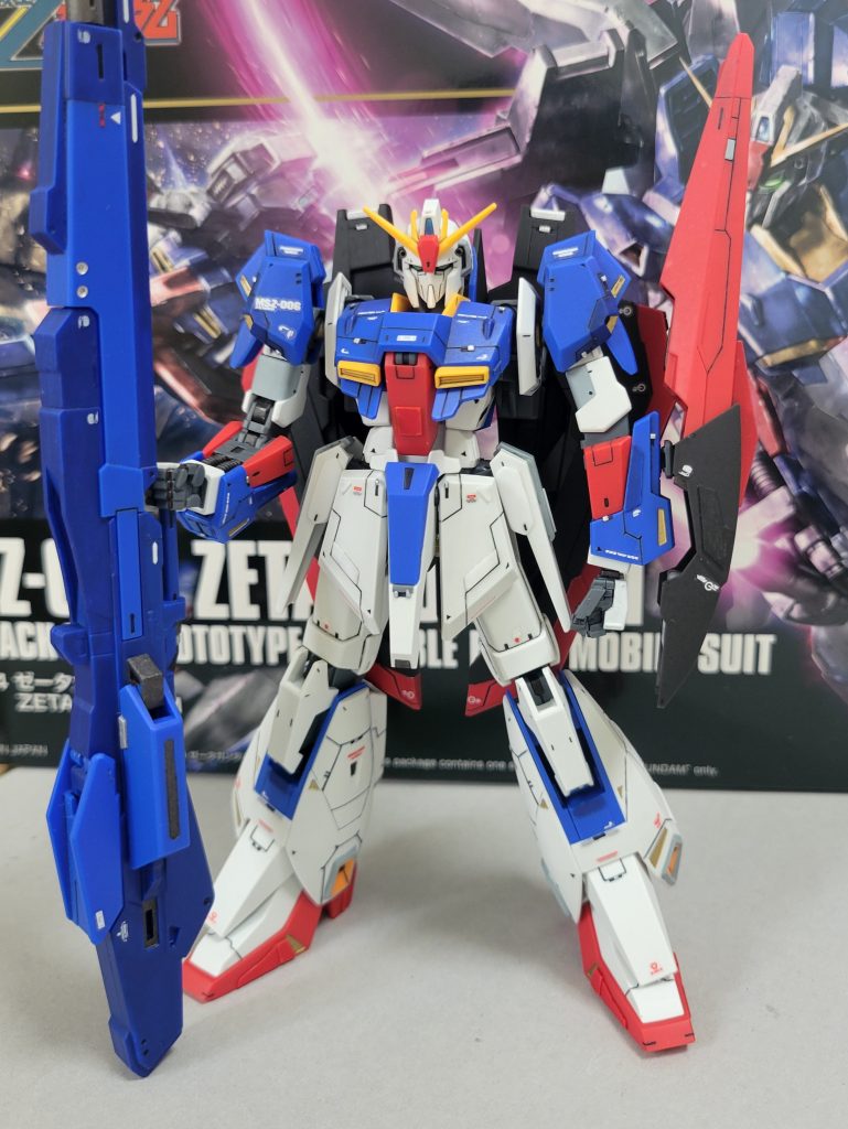 ハイメガランチャーと。完成後、ポーズつけようとしたら、肩間接がギッチギチで動きません(解消しました)。でもまだ肩間接は無理に動かすと折れてしまいそうで…。いろんなポーズは諦めました。グハッ！