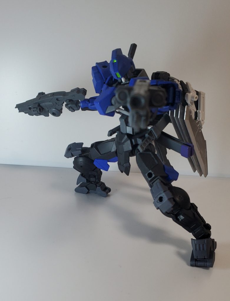 奇銃 散蒔〈バラマキ〉奇襲して先ず使われたのはこの二丁。数打ちゃ当たるが口癖の友の品であった。散らばる弾丸は、狼狽える警備を片付けるのに十分であった。