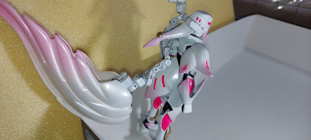 羽は結構自由に動きます