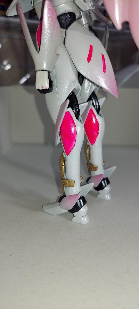 脛はプラ板で8㎜延長して何かのSDのパーツでアクセント