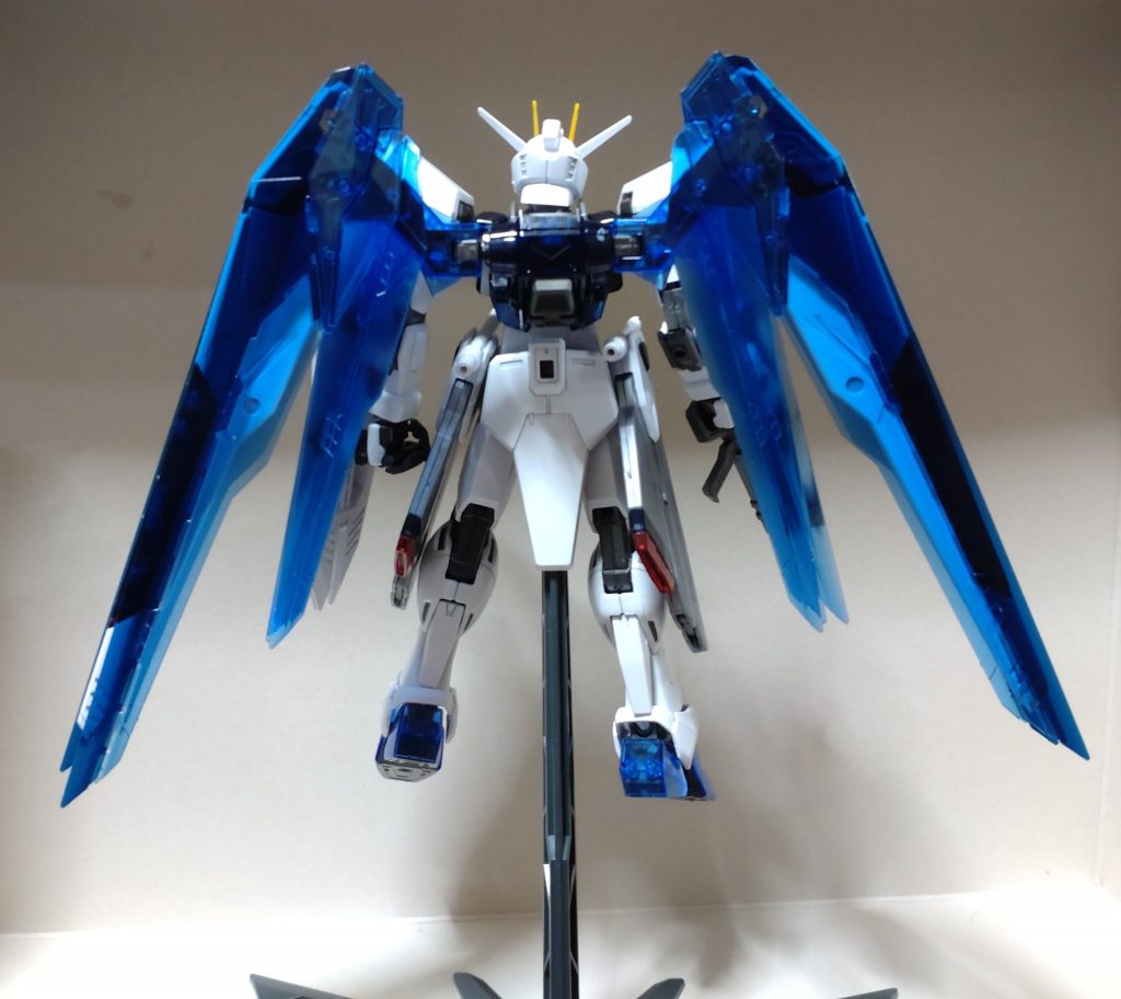 ・フリーダム背面クリアブルーな翼がとてもキレイ!