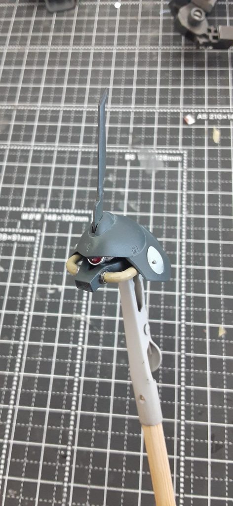 頭部はモノアイ別パーツ化。首は1ミリ延長しています。