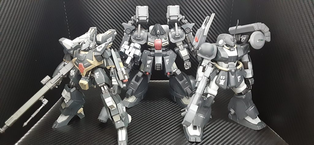 妄想が膨らんで作り始めた謎の教導団MSシリーズ。他の皆さんの小隊編成の作例に魅了され、勝手に3機は作るぞ、と心に決めておりました。憧れの編隊写真をとれたのでこれで一区切りできそうです。