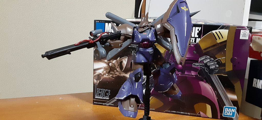 下肢部分をイェーガーみたいなディテールを入れて、足部も正面を平らにしてC面を増やして0.5ミリを前と左右に貼ってディテールアップしました。シールドは個人的好みでニードル付けてますw