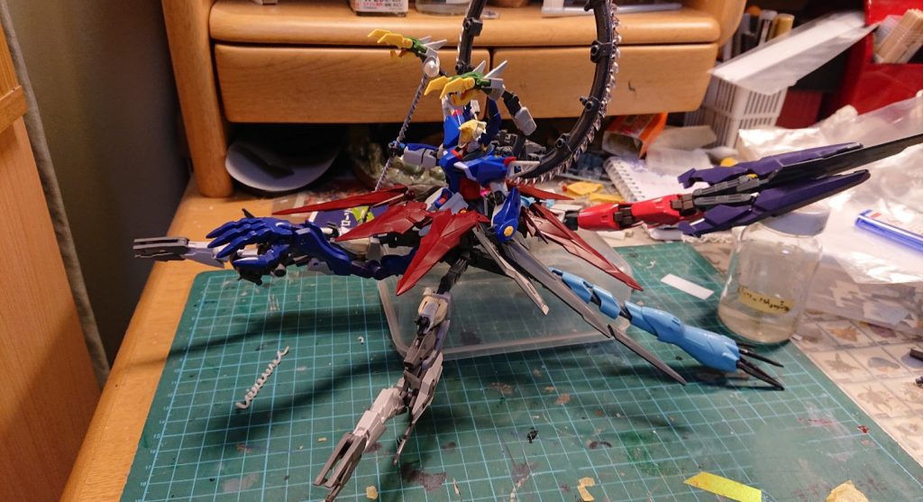 30mmのオプションパーツセット4のアームにする案もありましたが、ボリューム不足&入手困難だったため、Ryouiさん発案のハイゴッグとリバーシブルでいきました。