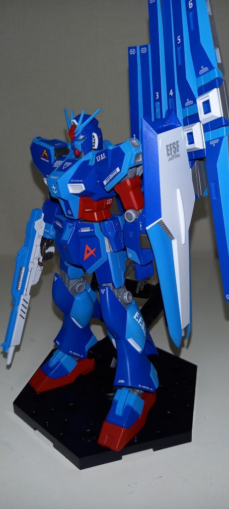 マステによる塗り分け、水転写デカール、ツインアイ塗装、水性ホビーカラーでの墨入れに今回挑戦しています。