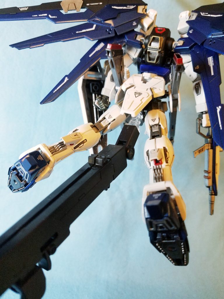 足裏の肉抜き穴にギザギザのディテールを仕込みました。