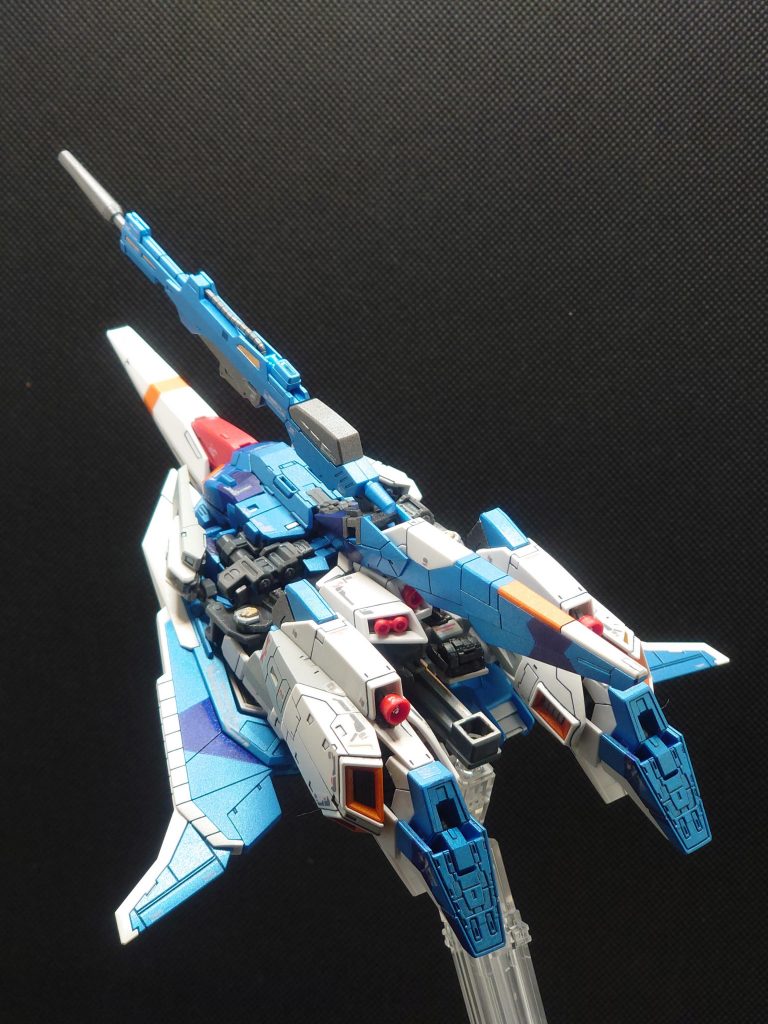 ウイングの可動部は破損が怖くて無塗装です