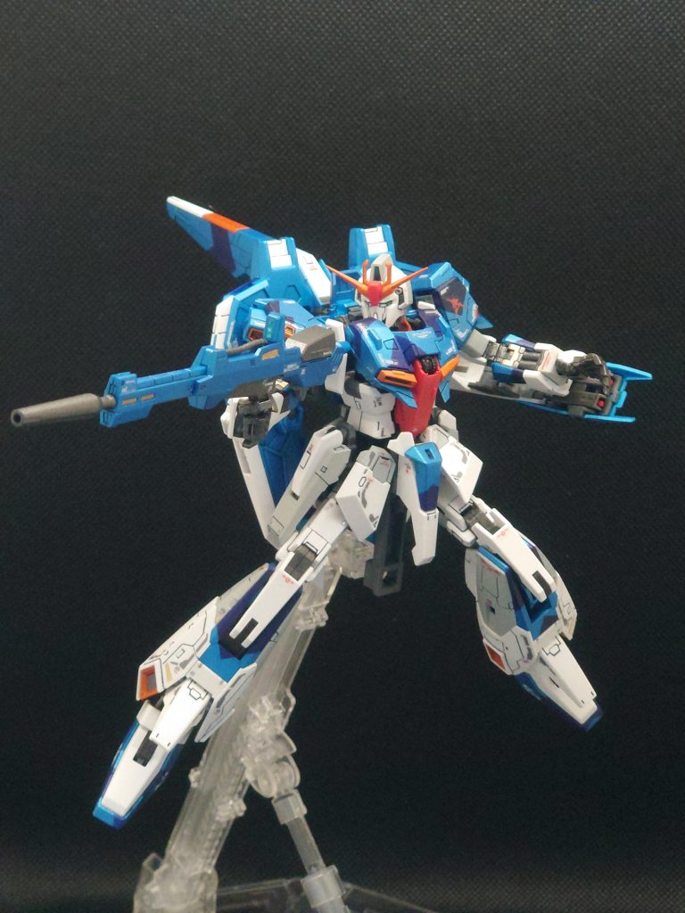 ステッカーの縁が目立たないよう関節以外にスムースクリアを吹きましたが…うん、目立ちますね(汗)