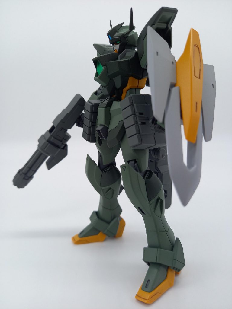 ■武装説明「バールガトリング」インパルスガンダムに新たなバリエーションを持たせる事をコンセプトに製作された武装。シールドと合体してチェストコアフライヤーの機首となる。「ミサイルラック」腰部左右に計2基装備されている武装。片方前後面で10弾、左右合わせて20弾のミサイルが装備されている。「シールド」左腕に装備されている防御兵装。バールガトリングと合体することでチェストコアフライヤーの機首となる。シールドの先端は打突兵器としても使用可能。