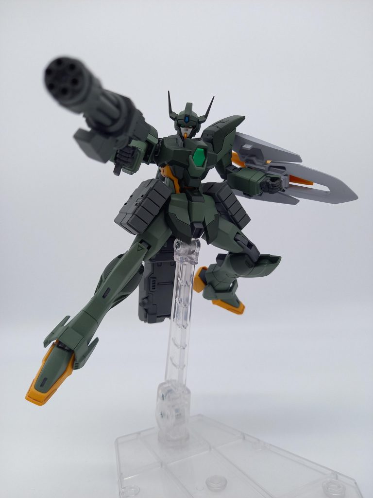 アルクが射撃スタイル、ランシエが格闘スタイル寄りにカスタムされた機体なので、バールはその間を取って中距離戦闘をメイン行う事で、2機との連携戦闘が強化され、チーム力を更に向上させることになった。