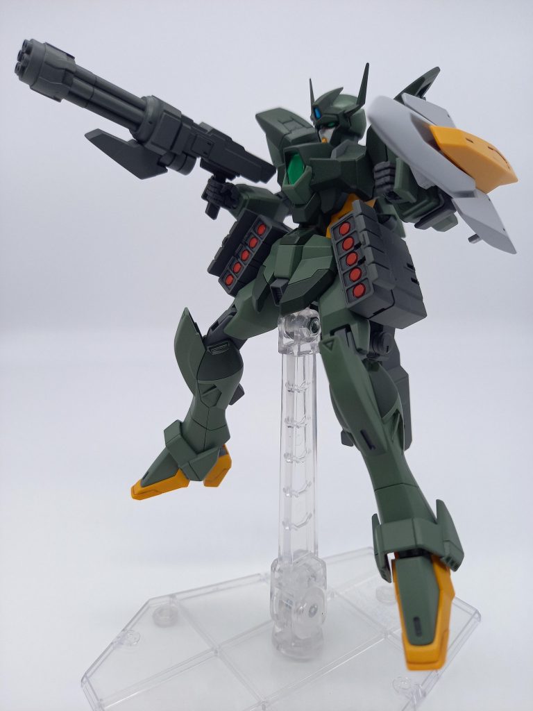 バールガトリングとミサイルによって、敵機を撹乱し、アルクやランシエの攻撃範囲に誘い込み、2機がトドメを刺す。また本機の索敵能力によって、3機での連携時の敵機の撃墜率は驚異的な数値を誇る。