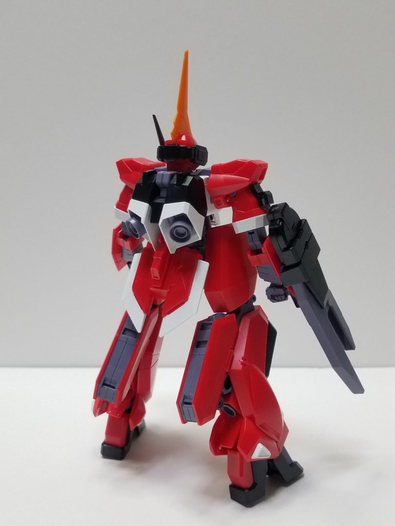 ホバーユニットは収納状態だと膝がほとんど曲がりません。キット化自体奇跡ですが、欲を言えば通常脚とコンパチにして欲しかったところ。