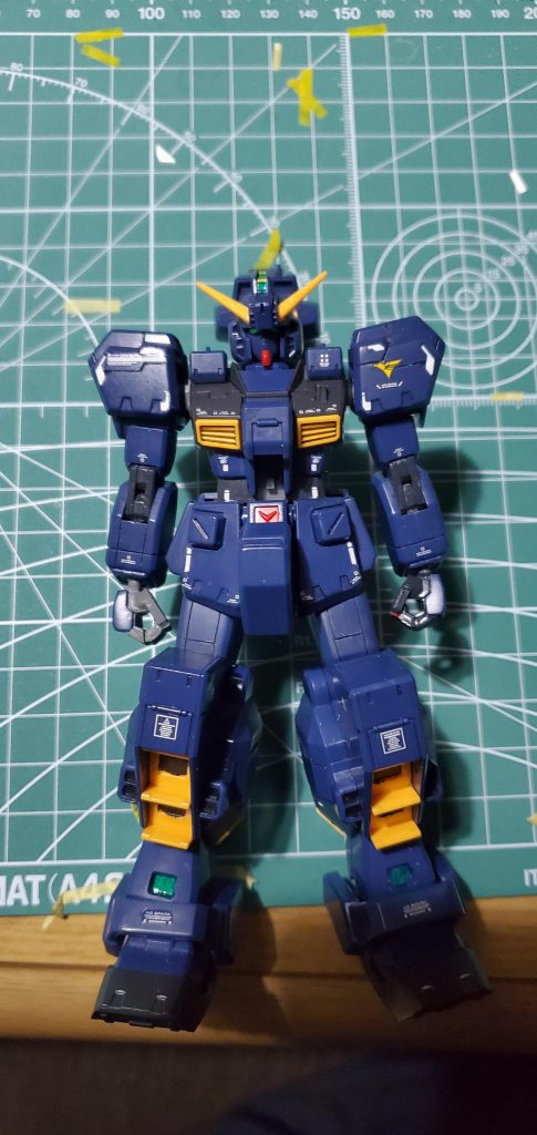 デカールはRG MK-2をアレンジしてとハイキューパーツさんを使用スジボリはバトオペのCGを参考に初挑戦!スジボリ難しいですねー…センサー類はクレオスのメタリックグリーンを筆塗りです