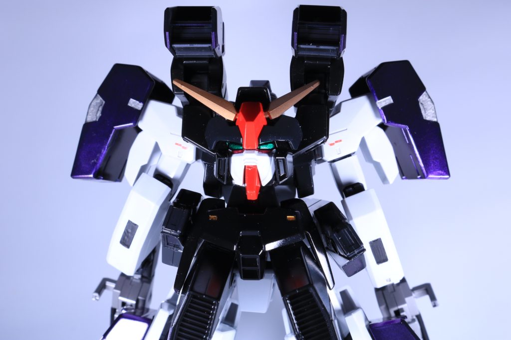 後ろの人。目の表現は難しい…。別売りのセラフィムも作りたいですね。