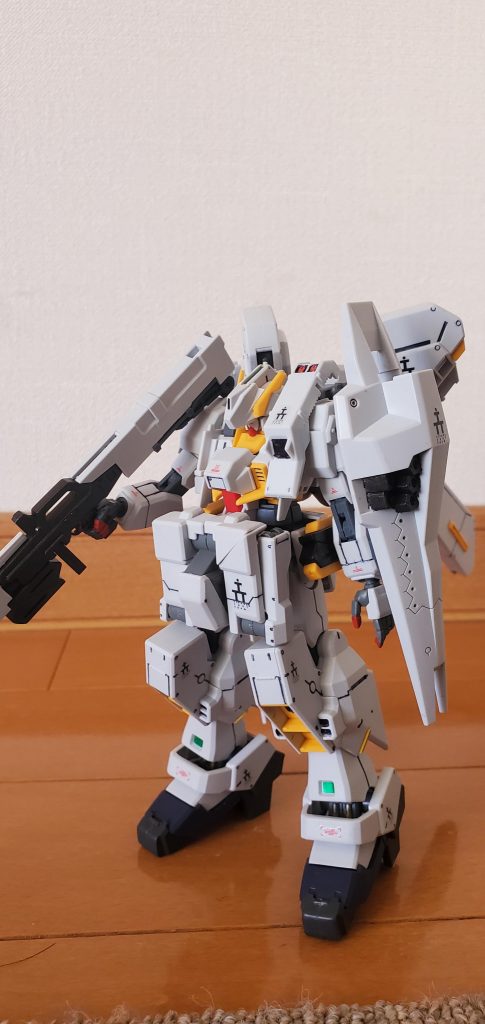 自立しますが、トライブースターが重たくて上半身がのけ反ります（汗）