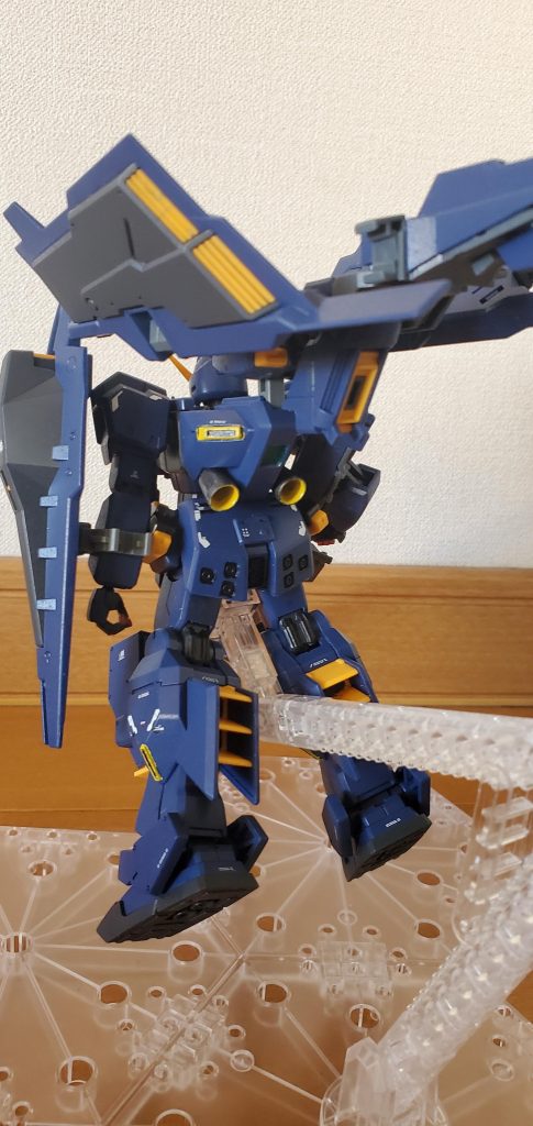 わかりにくいですが、フルドド接続部を少し加工して少し縦に起こせるようにしましたが、やはり自立できません…