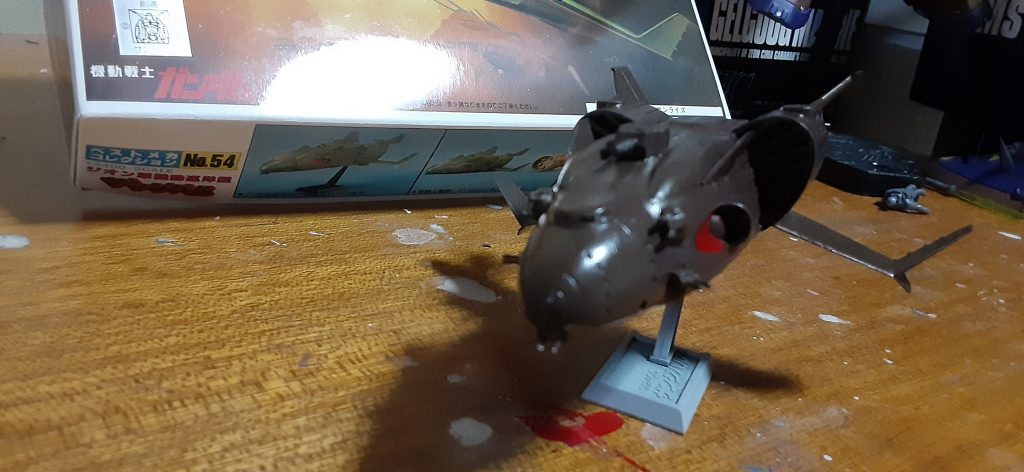 改造は主翼の延長(0.5ミリプラ板)砲座の位置変更、上部の砲座は30mmのオプションパーツセットのを使いました。